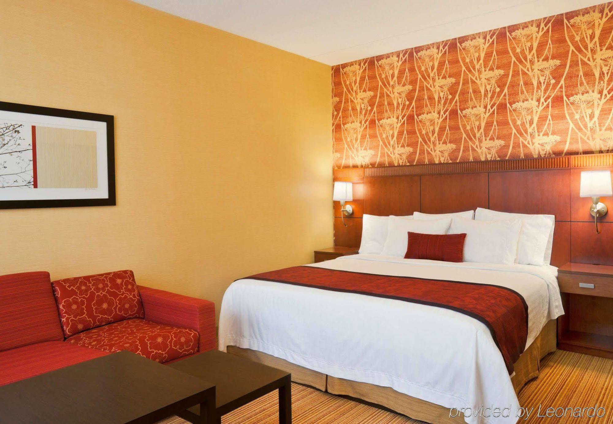 Sonesta Select Boston Stoughton Hotel Room photo